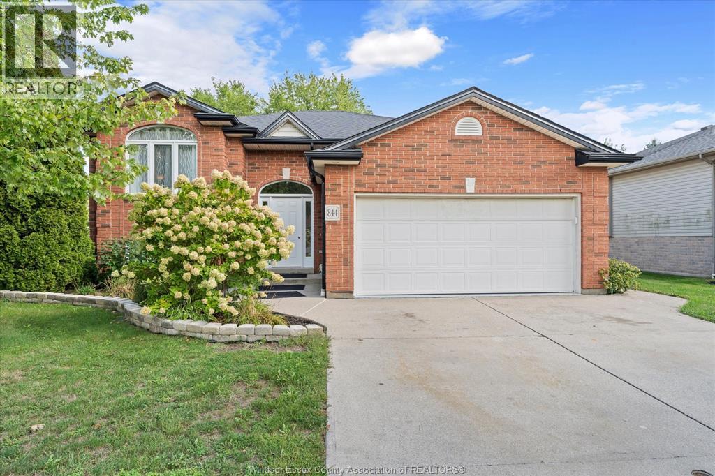 844 COTTAGE GROVE, Kingsville, Ontario, N9Y3X8, Kingsville, Ontario — photo 3 of 5
