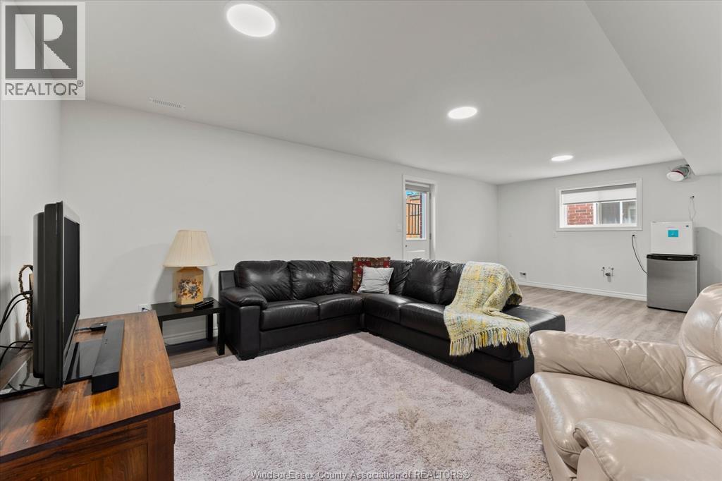 392 CYPRESS LANE - 25
