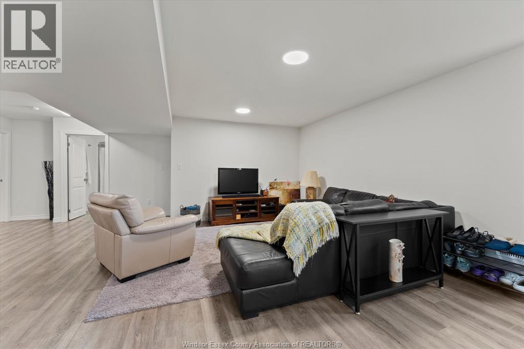 392 CYPRESS LANE - 26