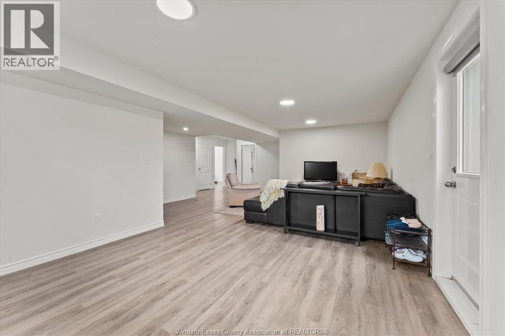 392 CYPRESS LANE - Image 27