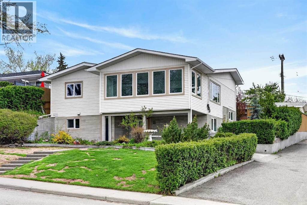 Property for sale at 11 Selkirk Drive SW