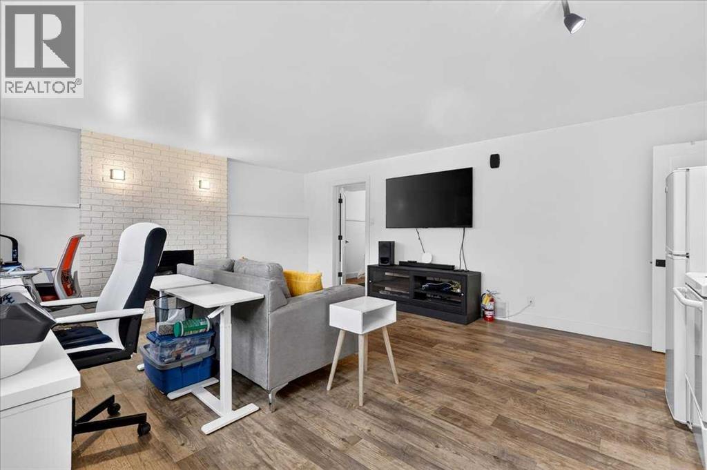 1703 107 Avenue SW - photo 34