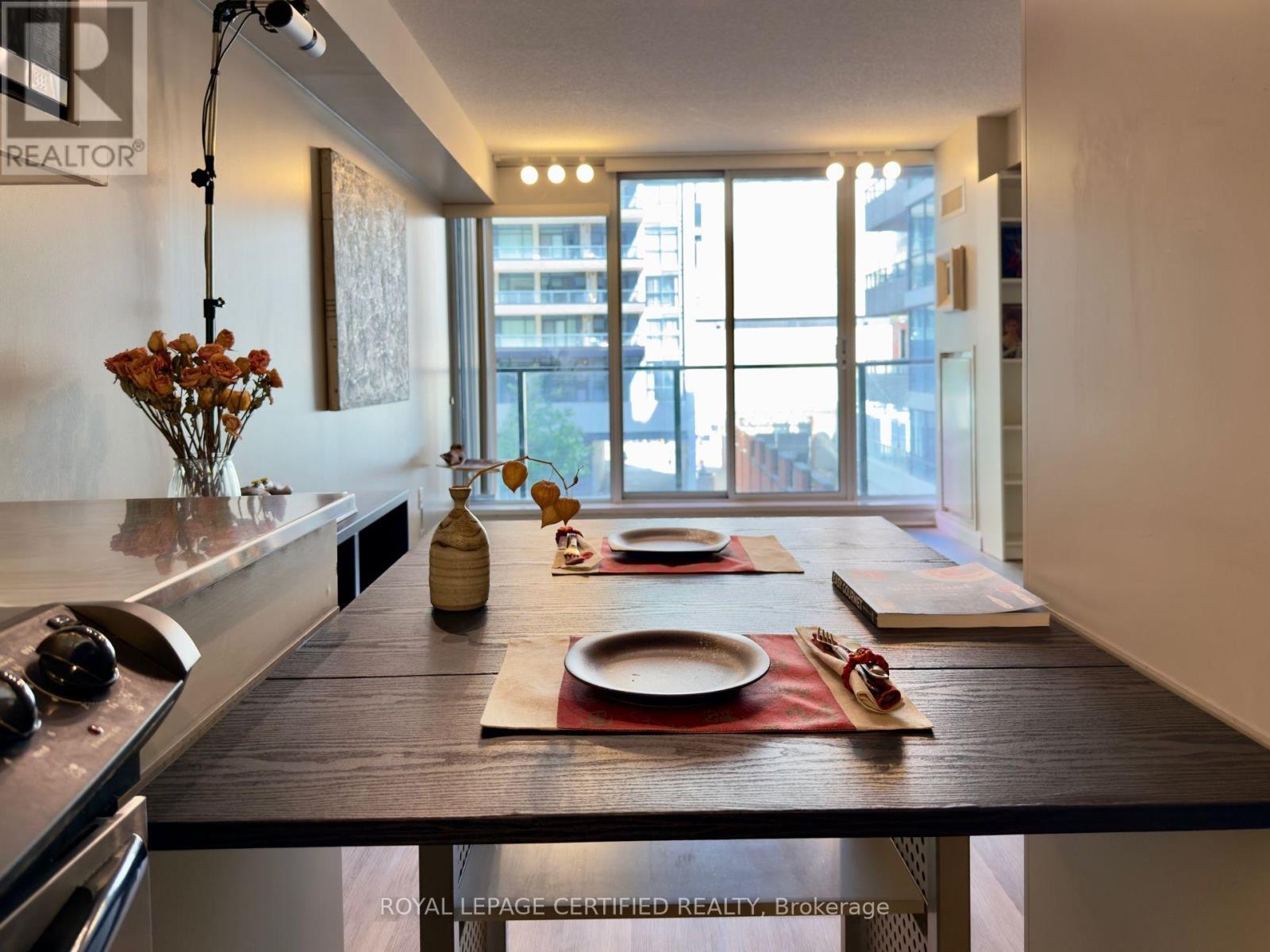 #552 111 ELIZABETH STREET - 15