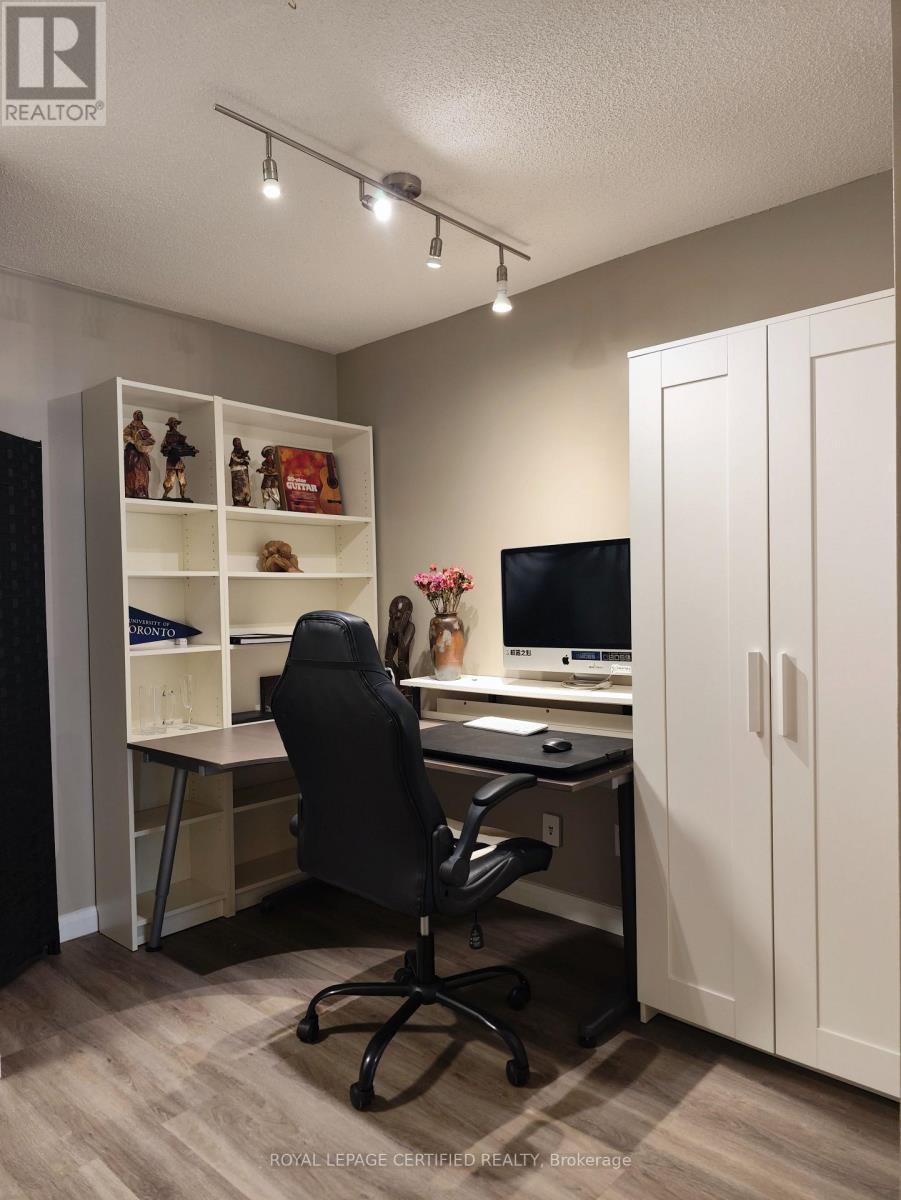 #552 111 ELIZABETH STREET - 17
