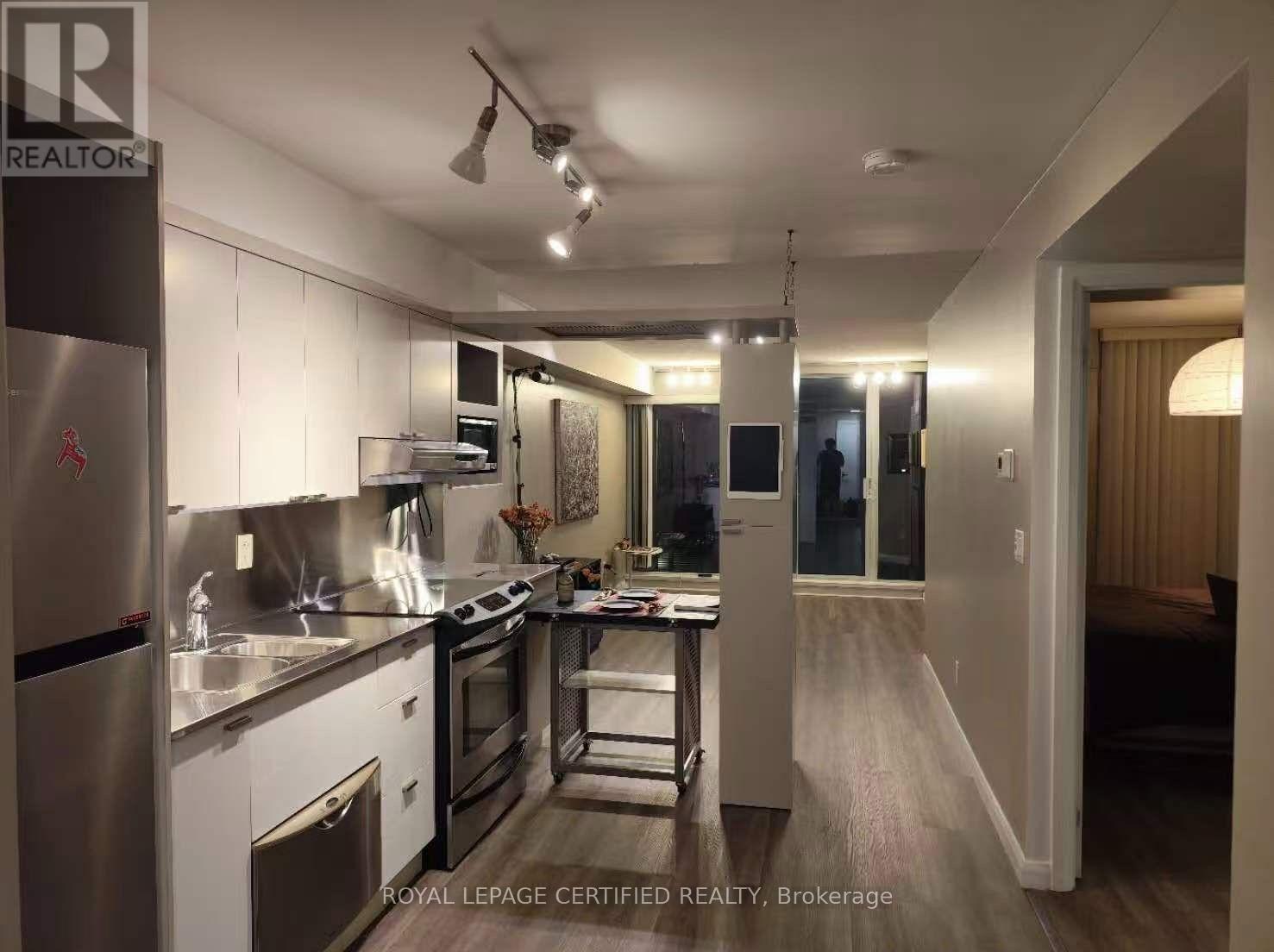 #552 111 ELIZABETH STREET - 6