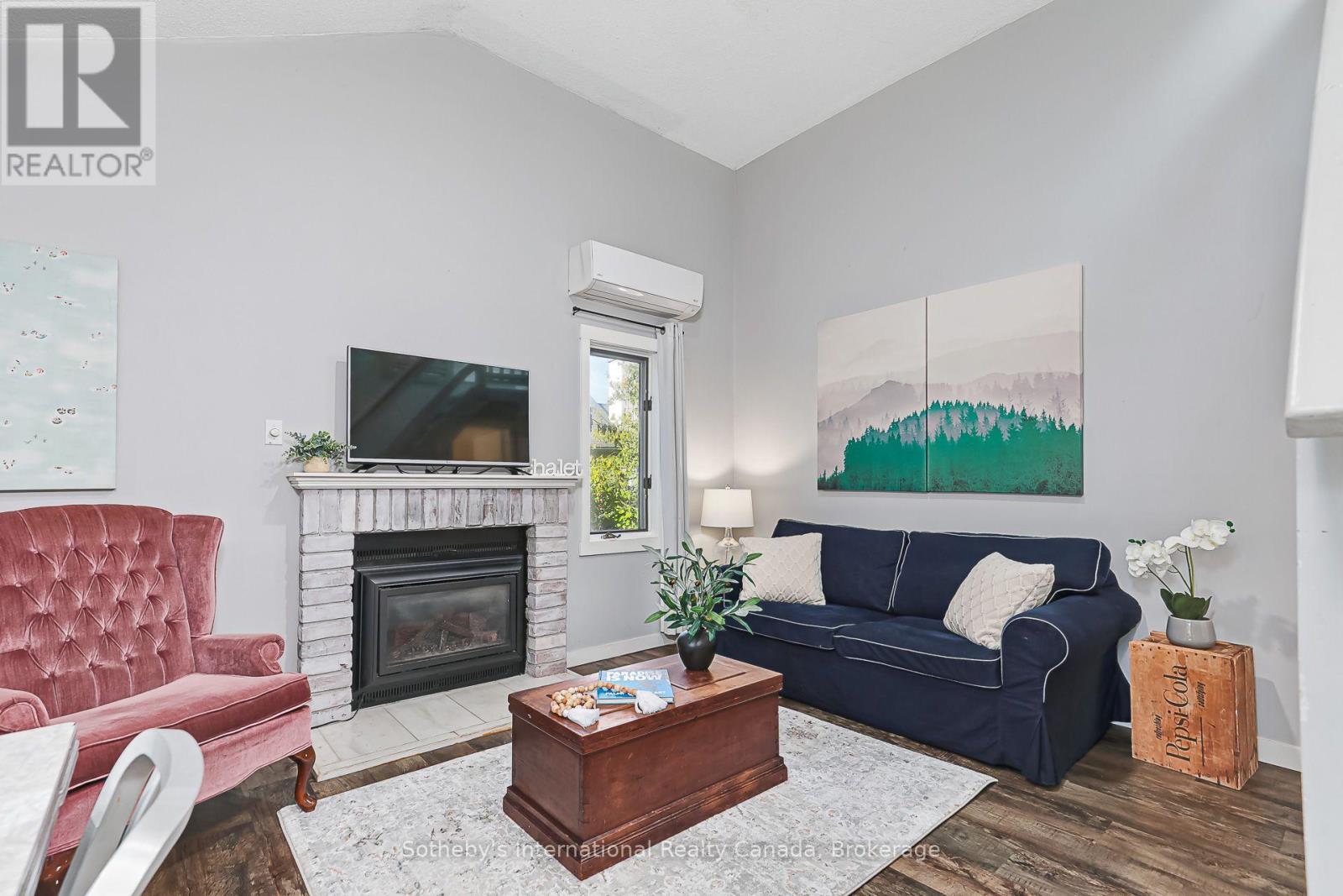 442 OXBOW CRESCENT - 1