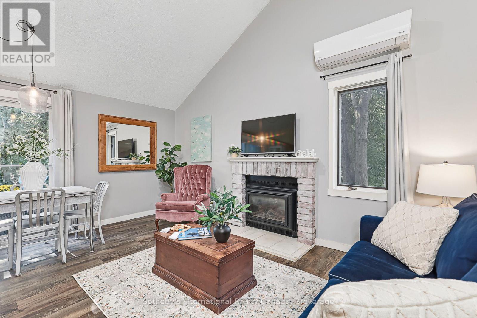442 OXBOW CRESCENT - 2