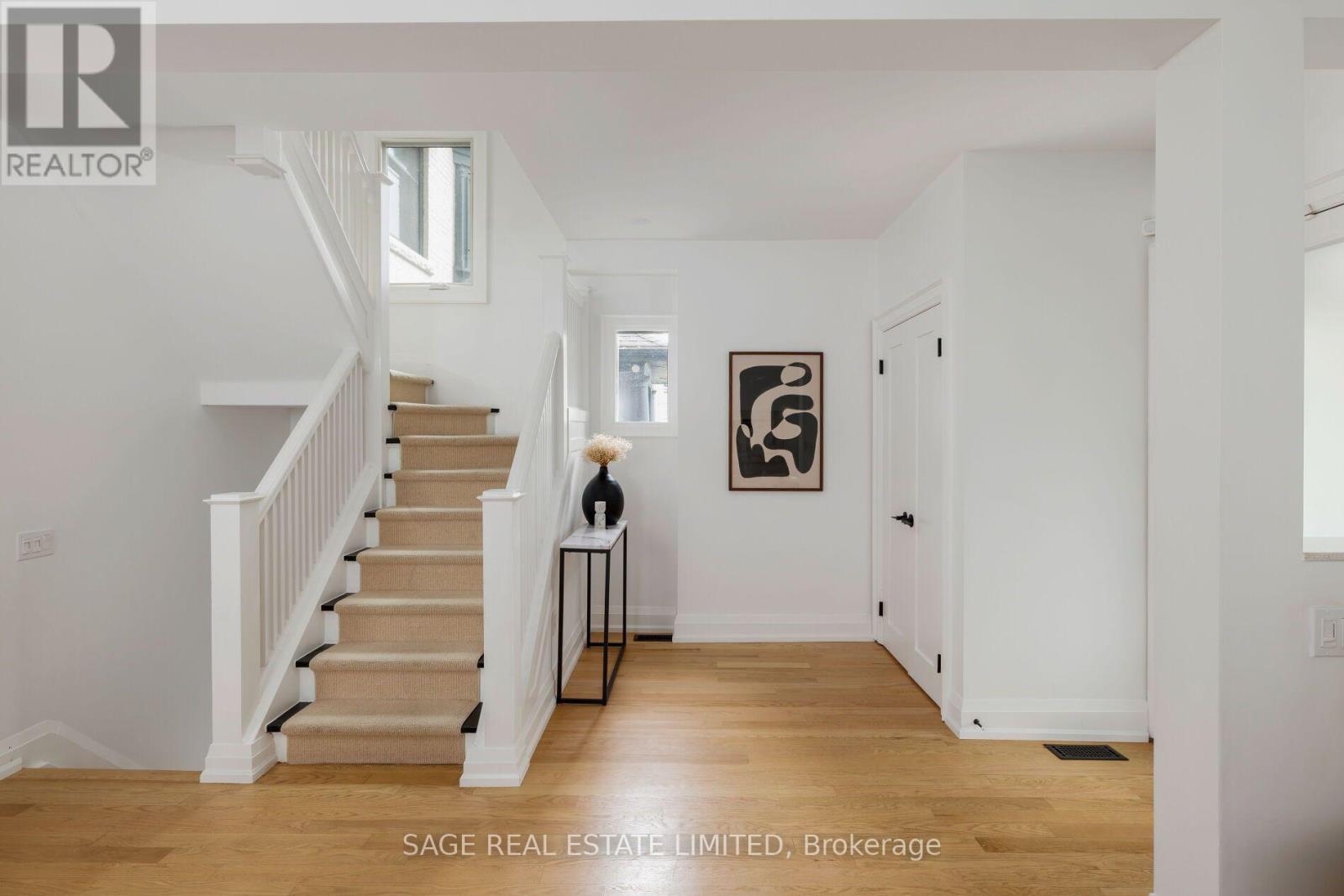 Photo of 32 EDGEWOOD CRESCENT