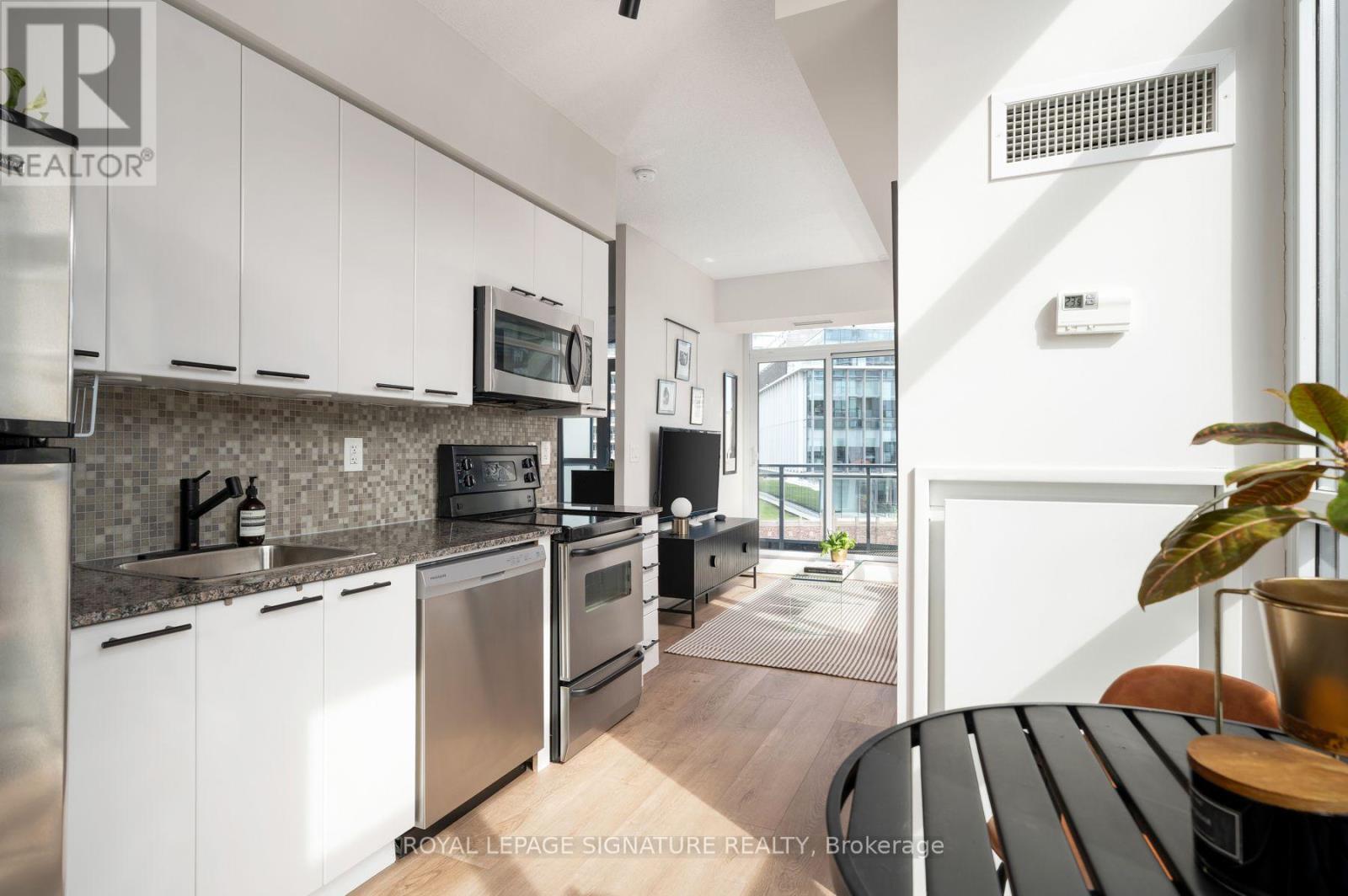 Photo of 804 - 15 BRUYERES MEWS