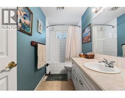 429 Howes Rd, Sayward, BC V0P1R0 Photo 29