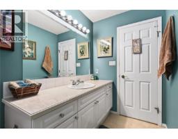 429 Howes Rd, Sayward, BC V0P1R0 Photo 30