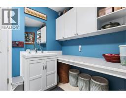 429 Howes Rd, Sayward, BC V0P1R0 Photo 26