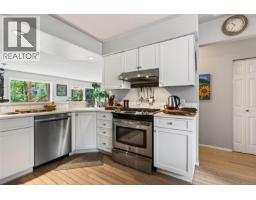 429 Howes Rd, Sayward, BC V0P1R0 Photo 16
