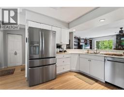 429 Howes Rd, Sayward, BC V0P1R0 Photo 15