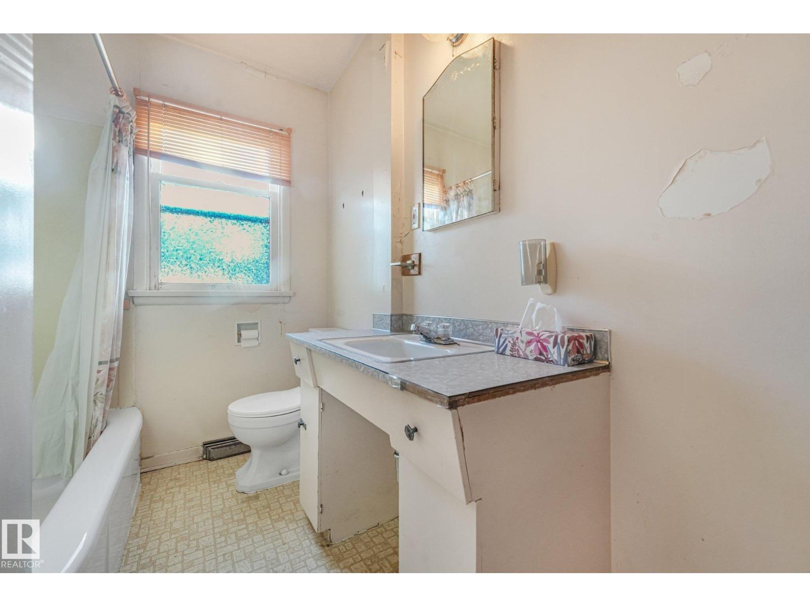 11507 135 ST NW - 19