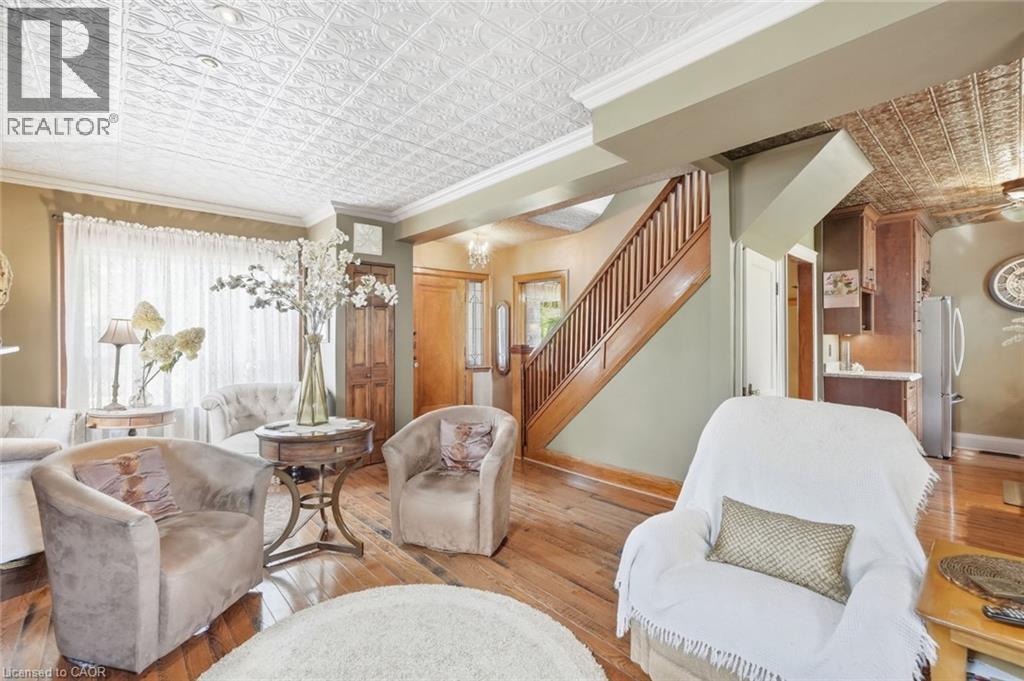 33 TUXEDO Avenue S - Image 5