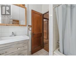 2031 Beech Street, Halifax, NS B3L2X7 Photo 32