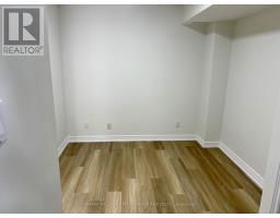 31 Shining Star Crescent, Toronto, ON M6M5L6 Photo 13