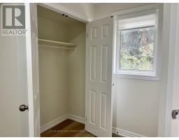 31 Shining Star Crescent, Toronto, ON M6M5L6 Photo 14