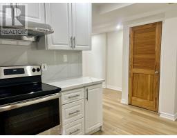 31 Shining Star Crescent, Toronto, ON M6M5L6 Photo 9