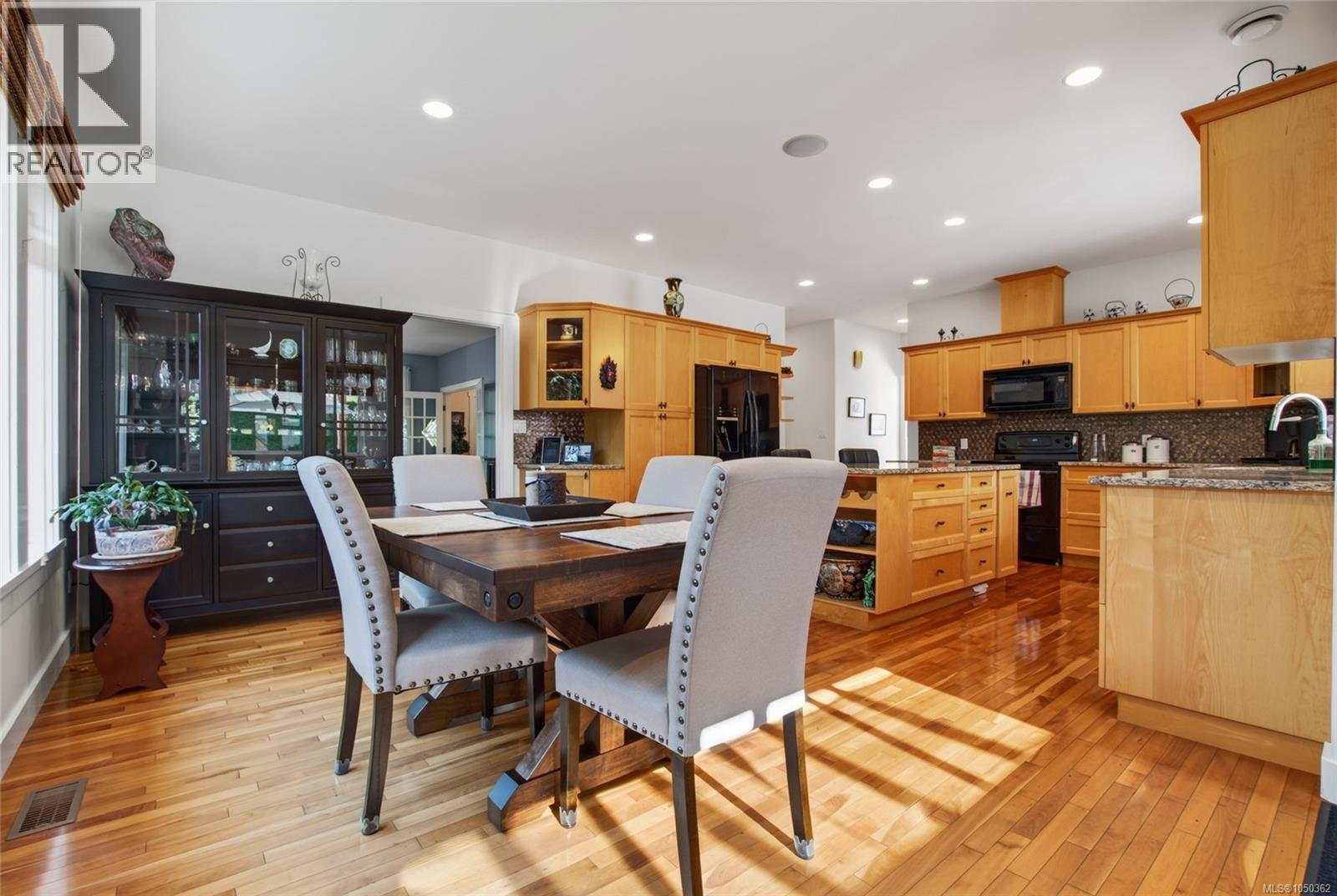 3192 Gibbins Rd - Image 16