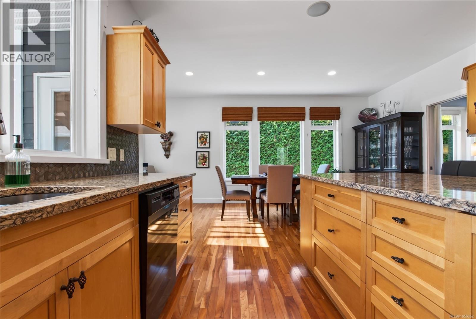 3192 Gibbins Rd - 11