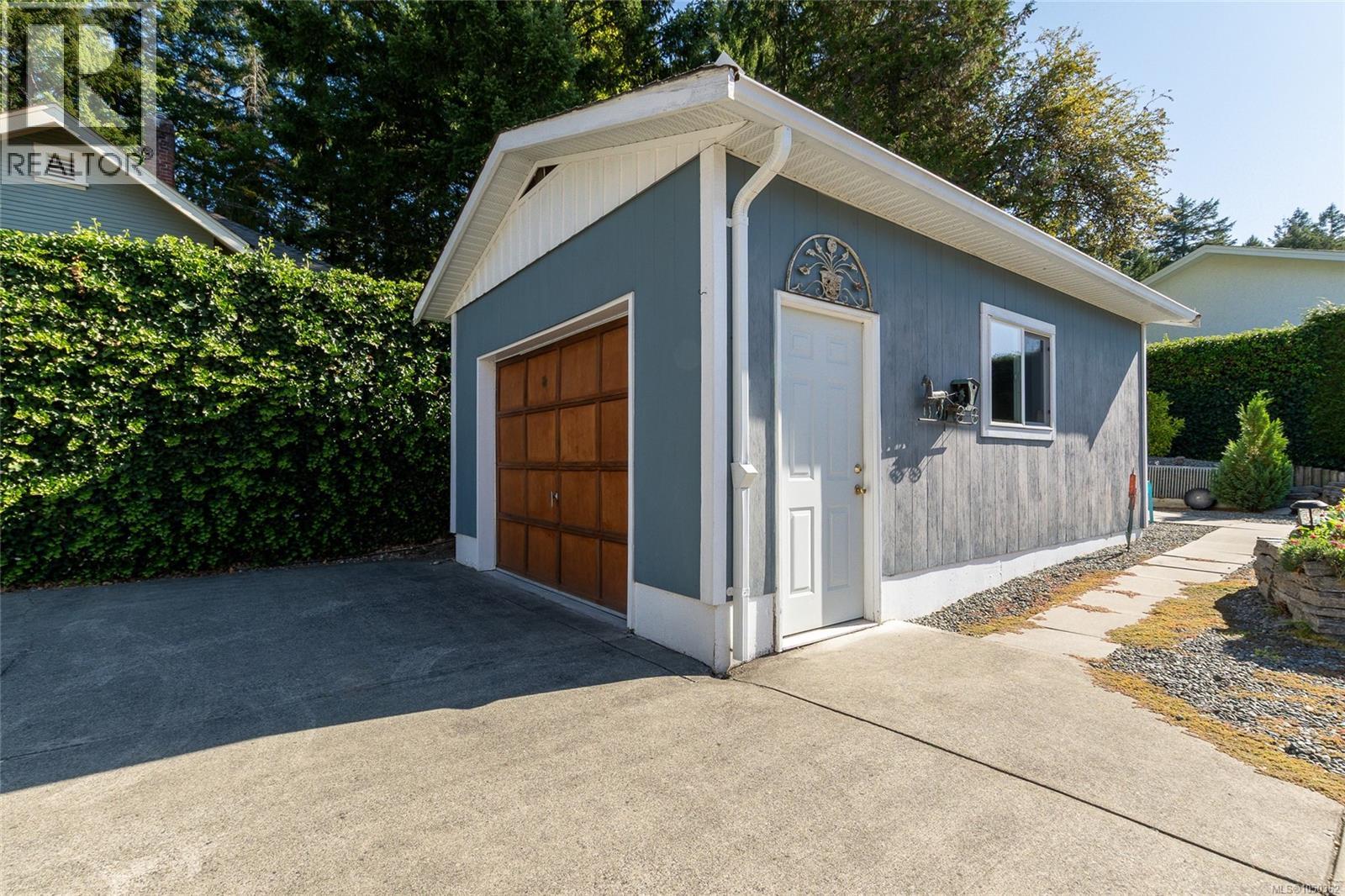 3192 Gibbins Rd - 55