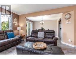 Family room - 108 Walsh Crescent, Stratford, ON N5A7X7 Photo 11