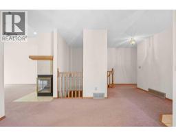 4pc Bathroom - 109 Shawnee Rise Sw, Calgary, AB T2Y2S1 Photo 6