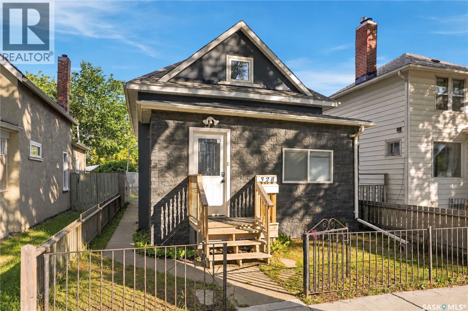 328 I AVENUE S, Saskatoon — photo 2
