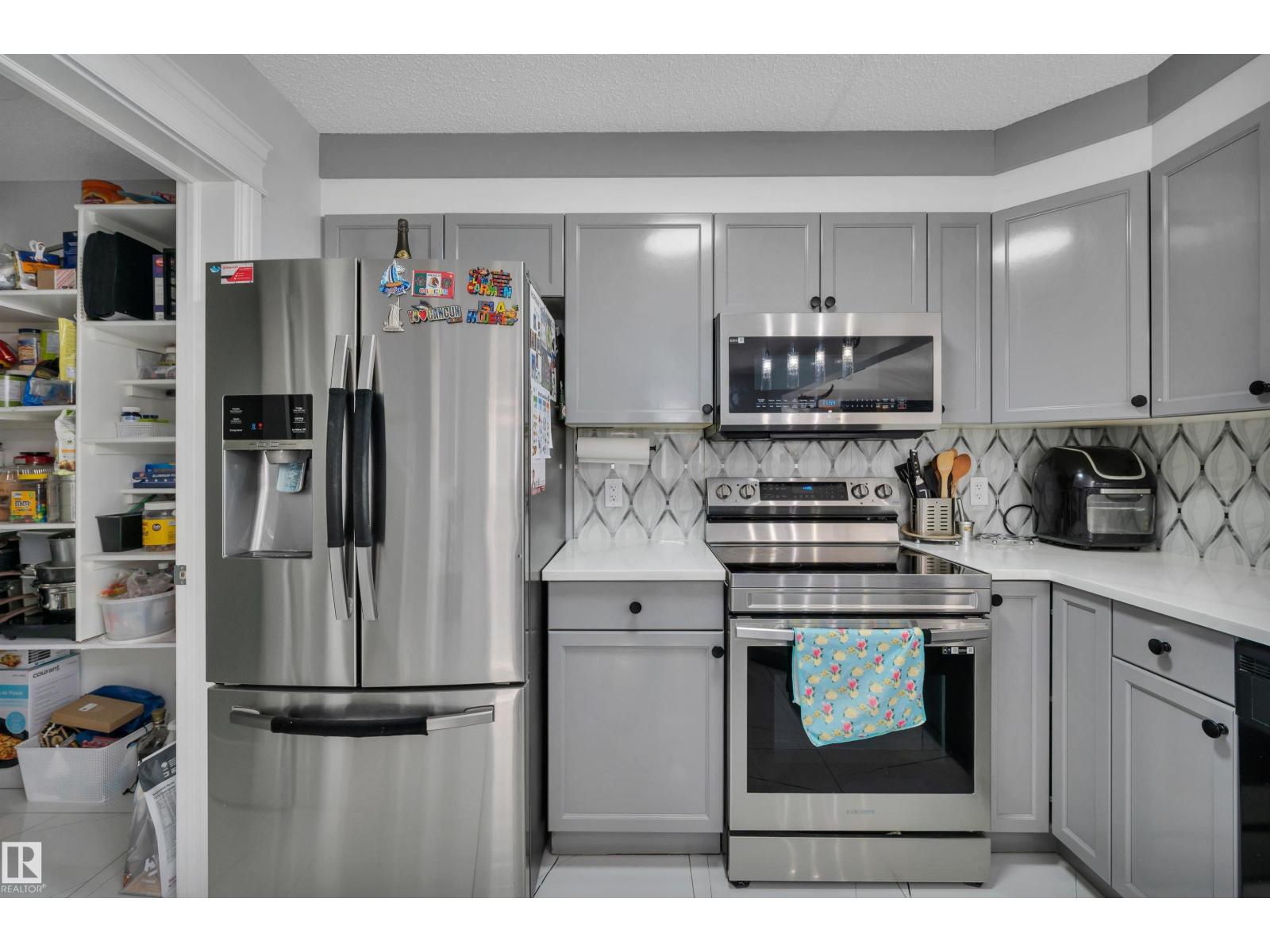 2823 22 AV NW - 11