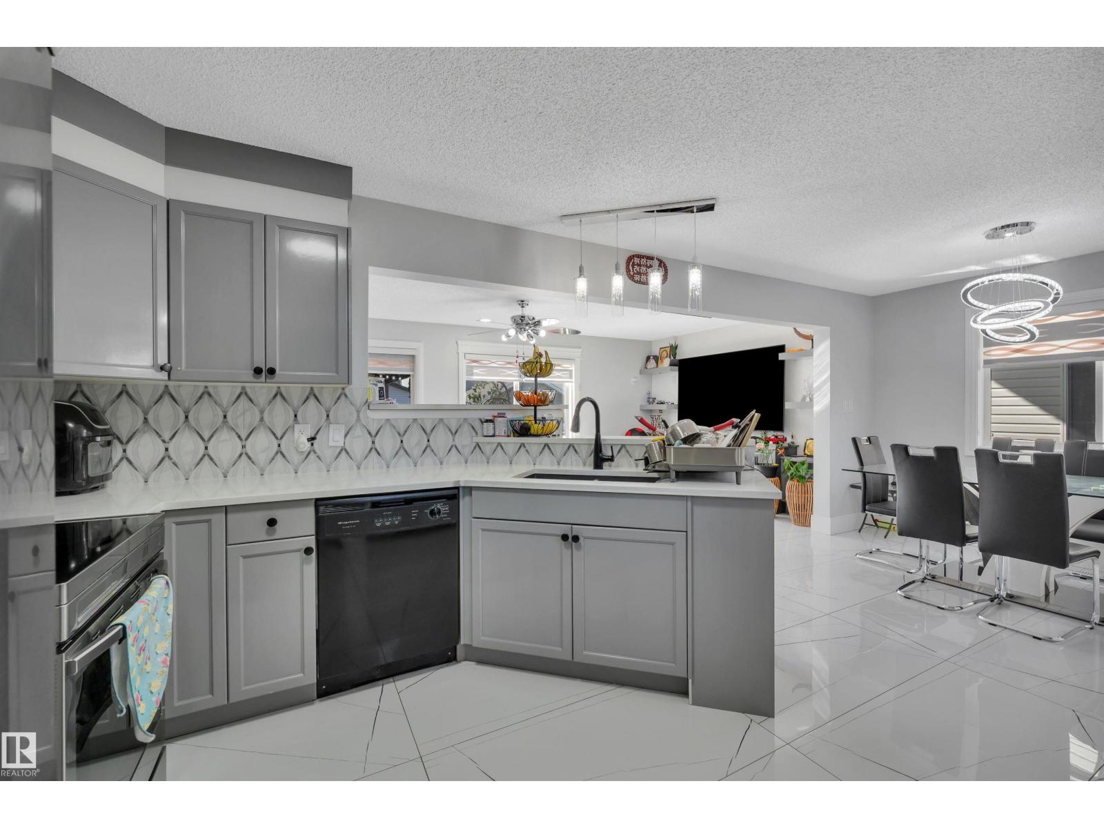 2823 22 AV NW - 14