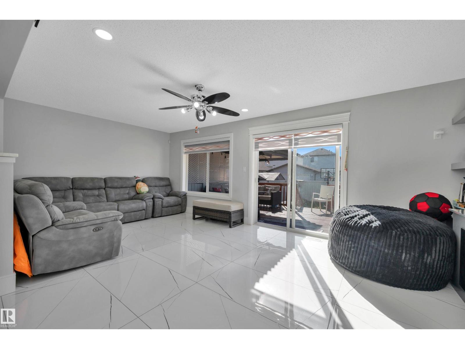 2823 22 AV NW - 17
