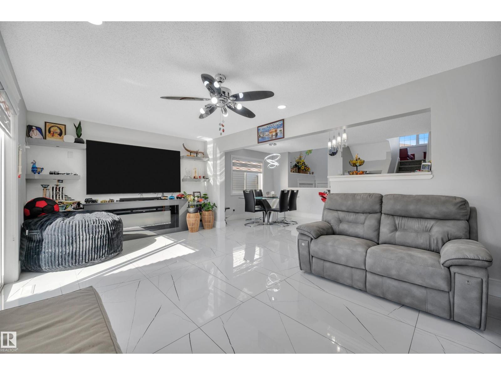 2823 22 AV NW - 19