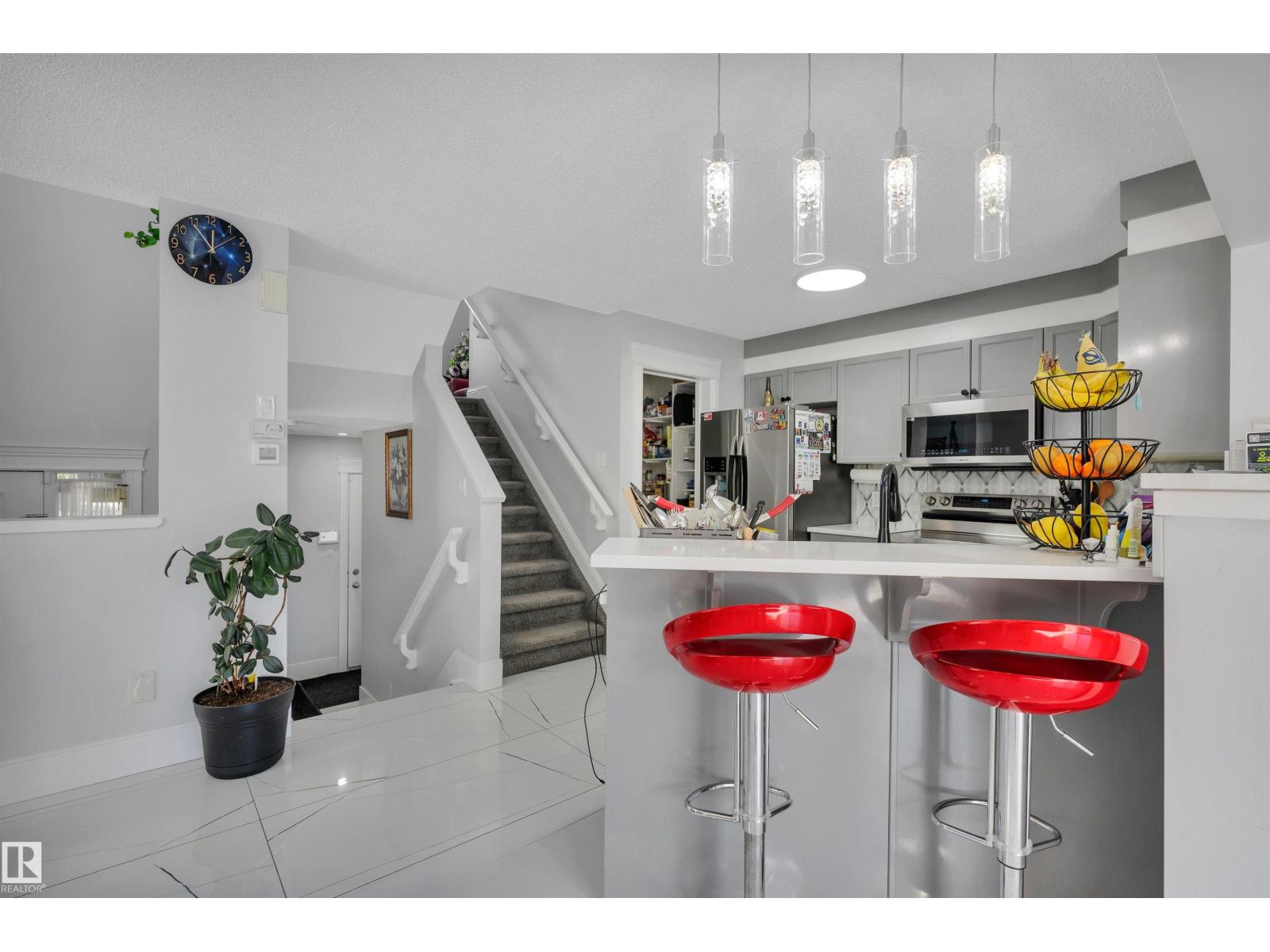 2823 22 AV NW - 21