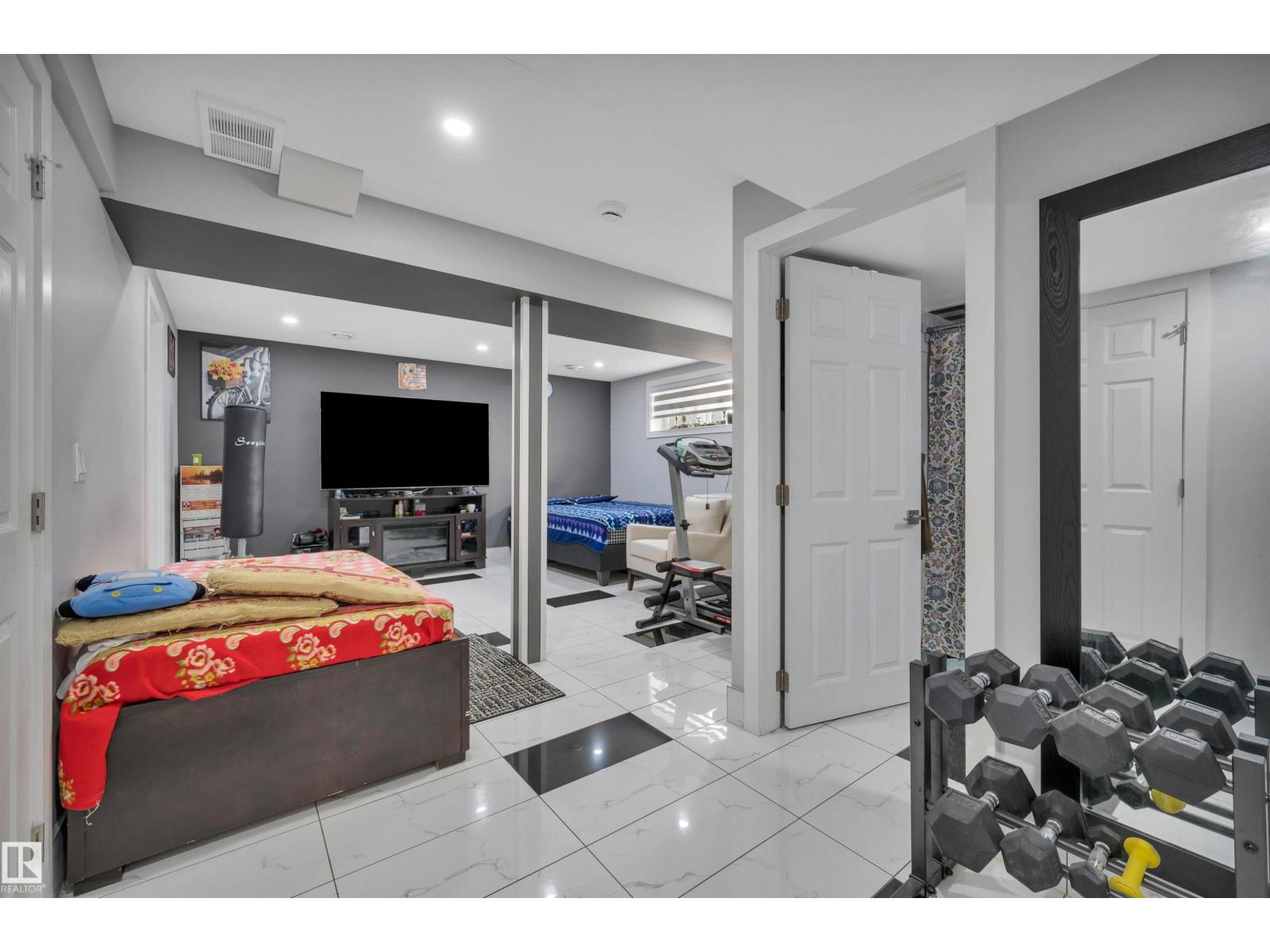 2823 22 AV NW - 35