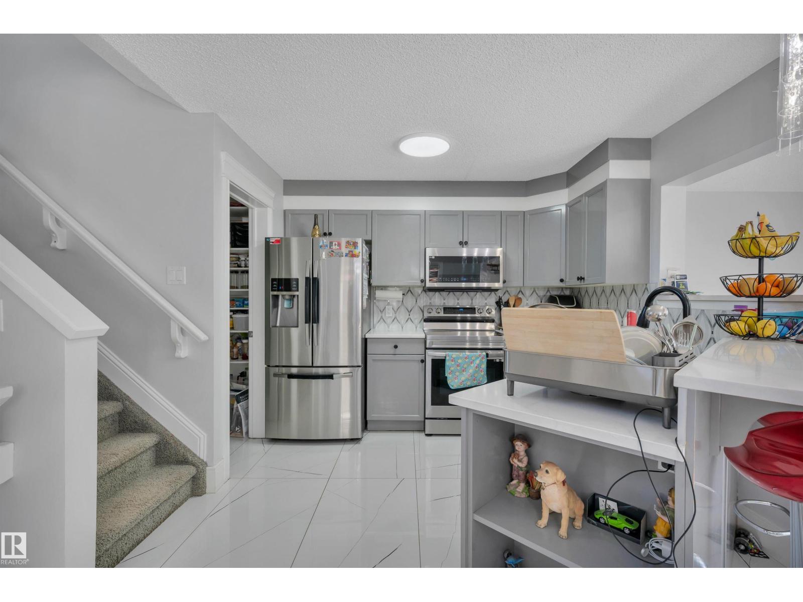 2823 22 AV NW - 9