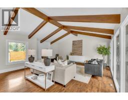 4pc Bathroom - 60 Massey Place Sw, Calgary, AB T2V2G5 Photo 8