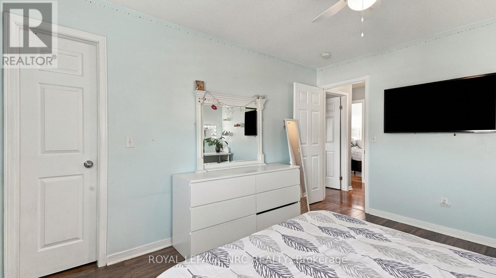 32 POPLAR CRESCENT - 30