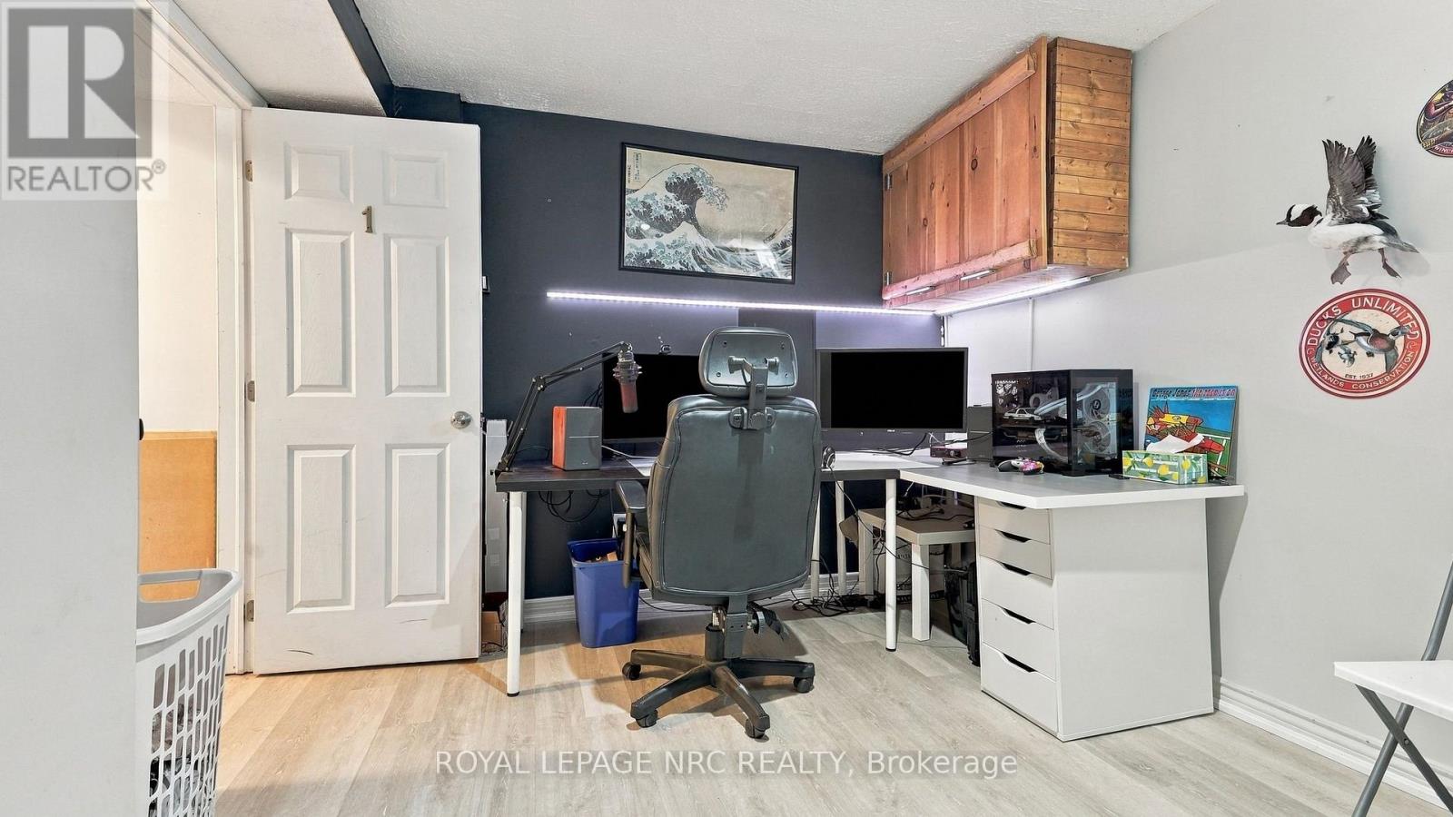 32 POPLAR CRESCENT - 33