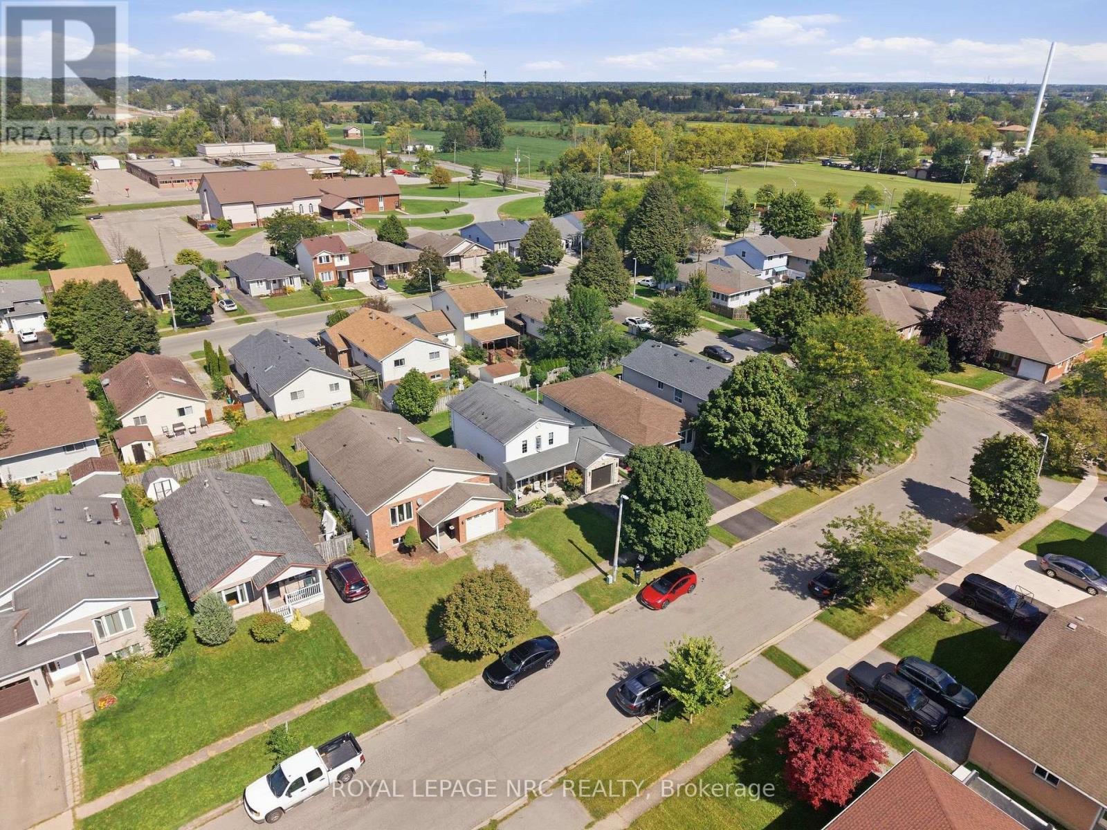 32 POPLAR CRESCENT - Image 45