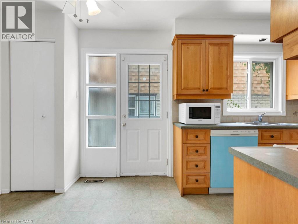 4 Bed, 2 Bath Apartment for Rent in Scarborough – 173 INVERGORDON Avenue Unit# UPPER, Scarborough - Image 11