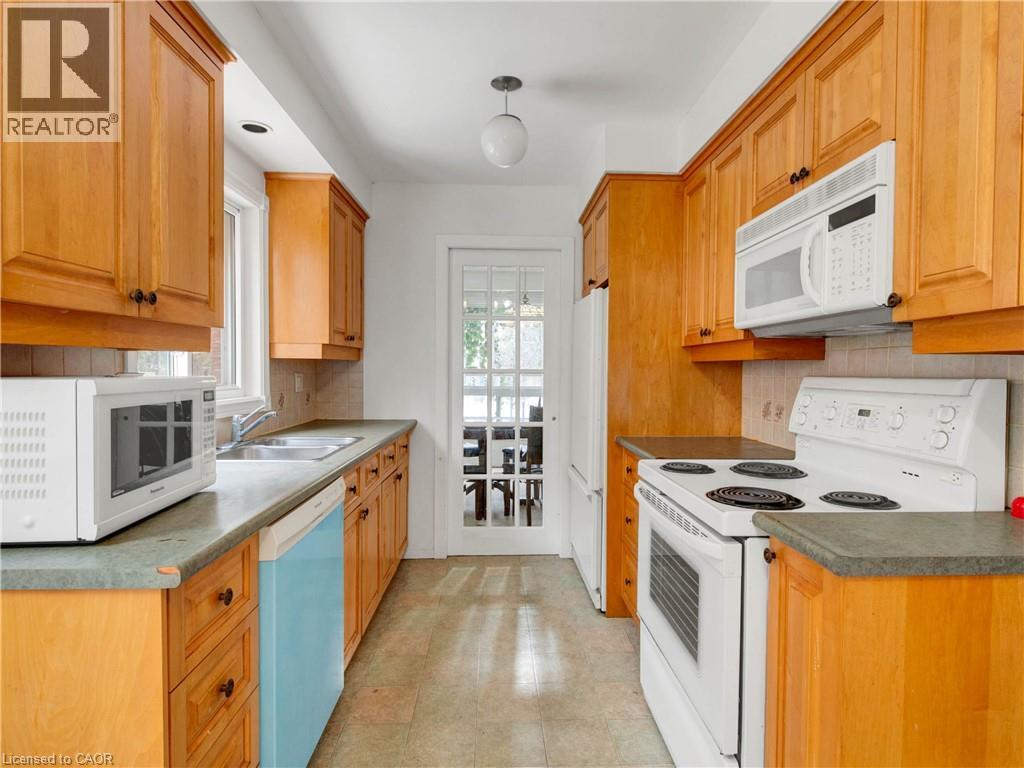 4 Bed, 2 Bath Apartment for Rent in Scarborough – 173 INVERGORDON Avenue Unit# UPPER, Scarborough - Image 12