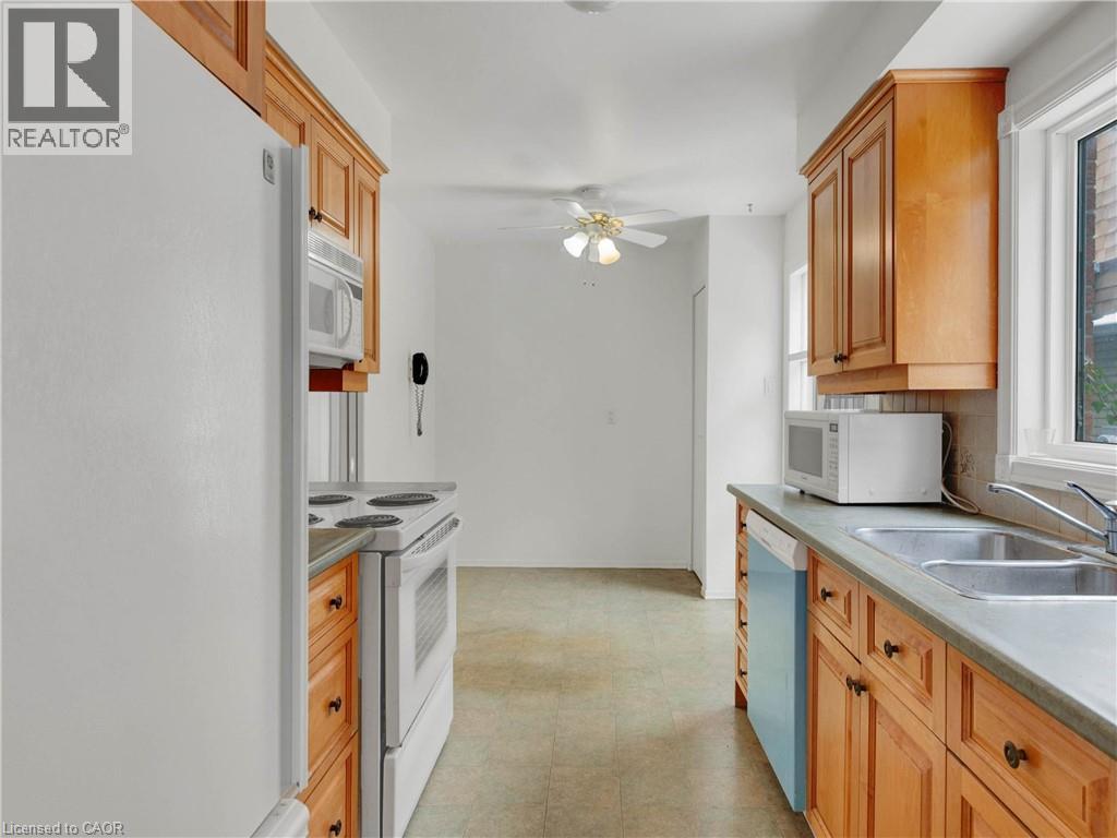 4 Bed, 2 Bath Apartment for Rent in Scarborough – 173 INVERGORDON Avenue Unit# UPPER, Scarborough - Image 13