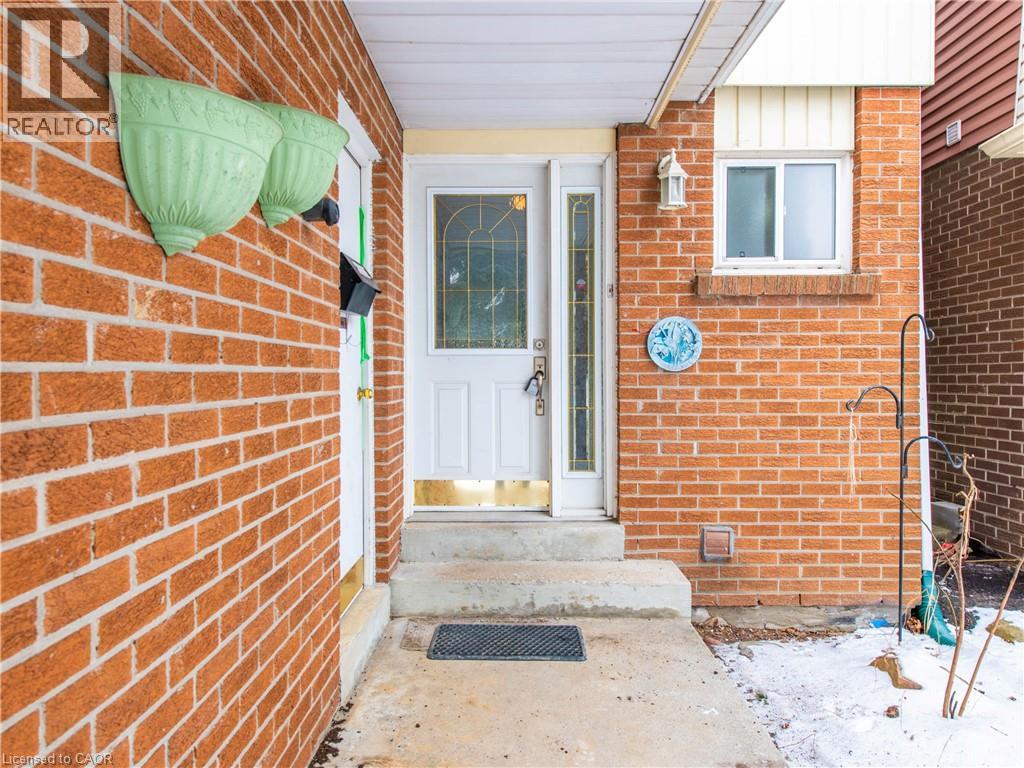 4 Bed, 2 Bath Apartment for Rent in Scarborough – 173 INVERGORDON Avenue Unit# UPPER, Scarborough - Image 4