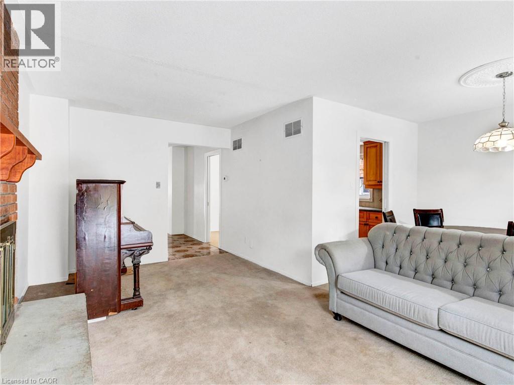 4 Bed, 2 Bath Apartment for Rent in Scarborough – 173 INVERGORDON Avenue Unit# UPPER, Scarborough - Image 7