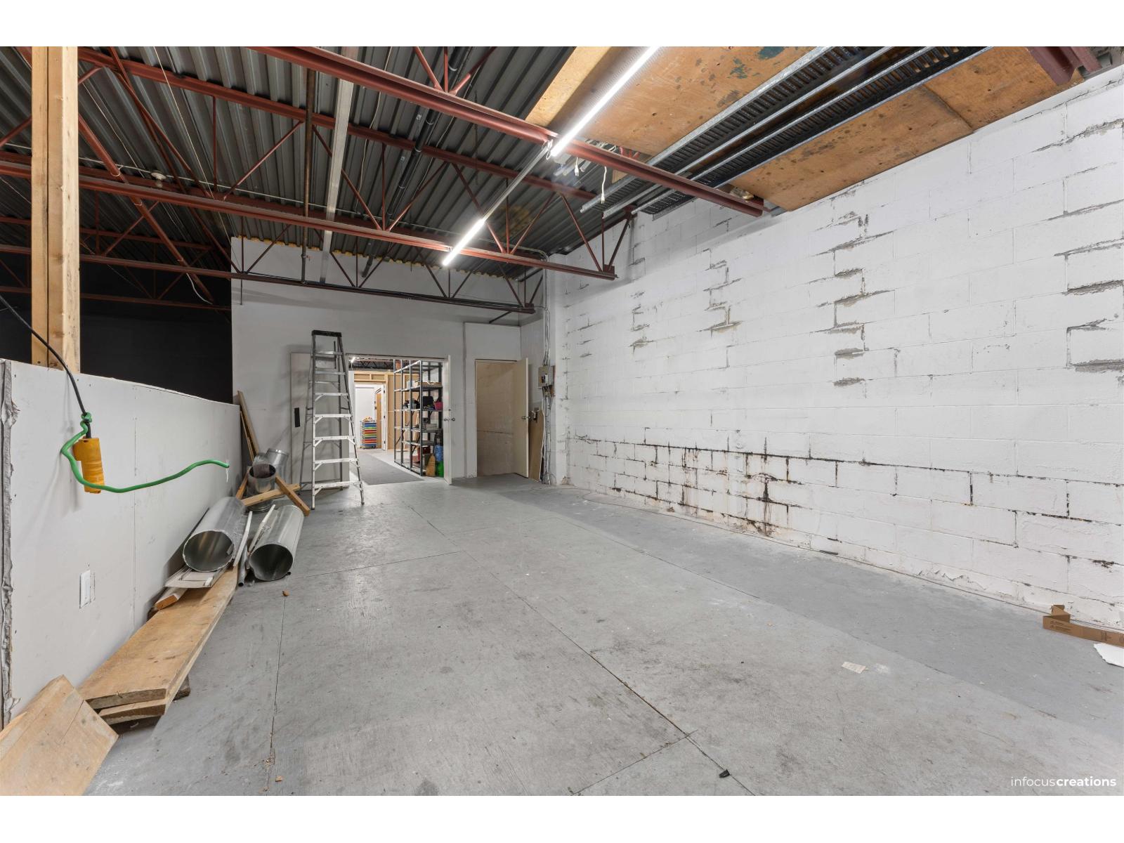 12194 86 Avenue — photo 32
