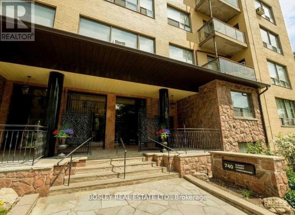 Photo of 740 Eglinton Avenue