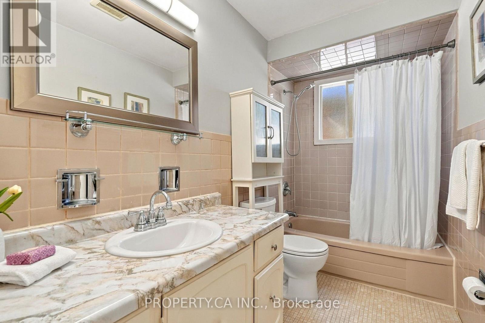 581A DELAWARE AVENUE - 23