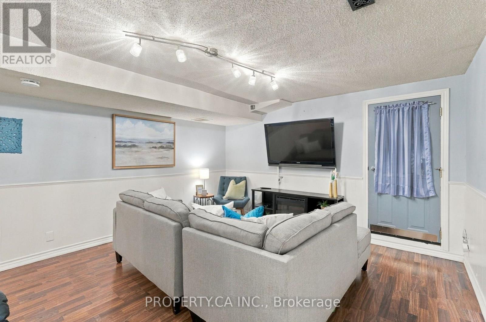 581A DELAWARE AVENUE - 25
